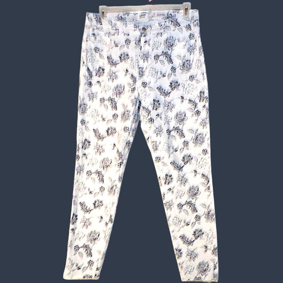 KENSIE The Ultimate High-Rise White & Navy Blue Floral Print Skinny Jeans - Picture 1 of 10